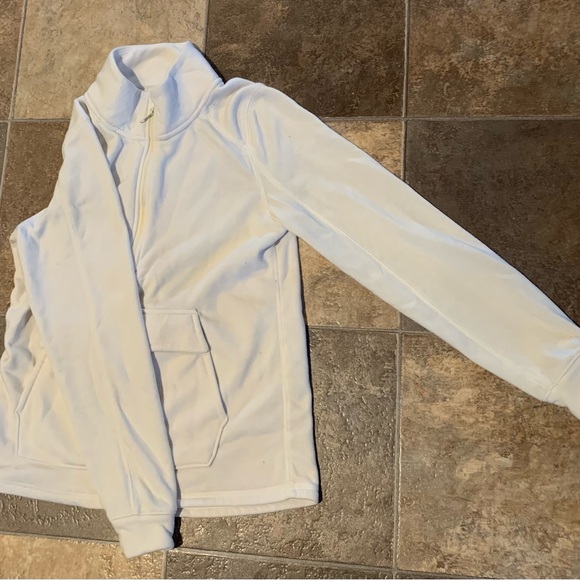 FWD white sweater, no rips no stains - Picture 2 of 7